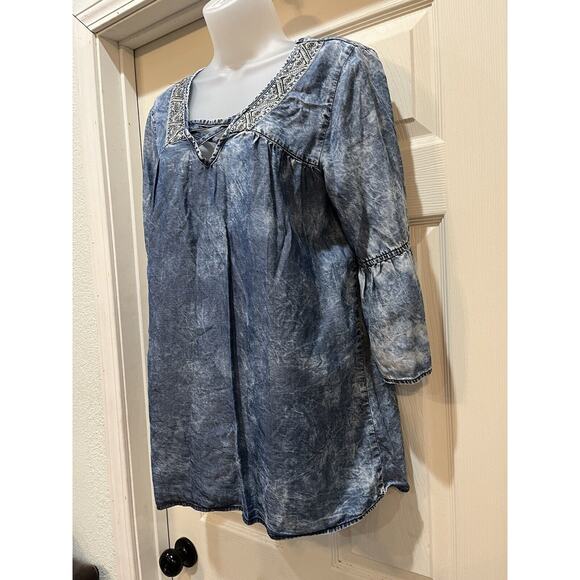 SIGNATURE 1 STUDIO DENIM LIKE LONG RUFFLED SLEEVE CRISSCROSS NECKLINE TOP, M - Picture 3 of 5